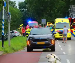 Ravage en bestuurder bekneld na crash