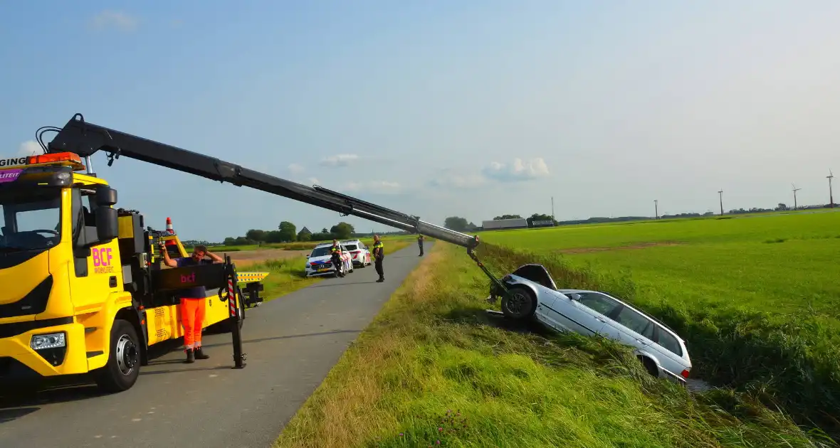 Auto belandt in sloot, bestuurder spoorloos - Foto 3