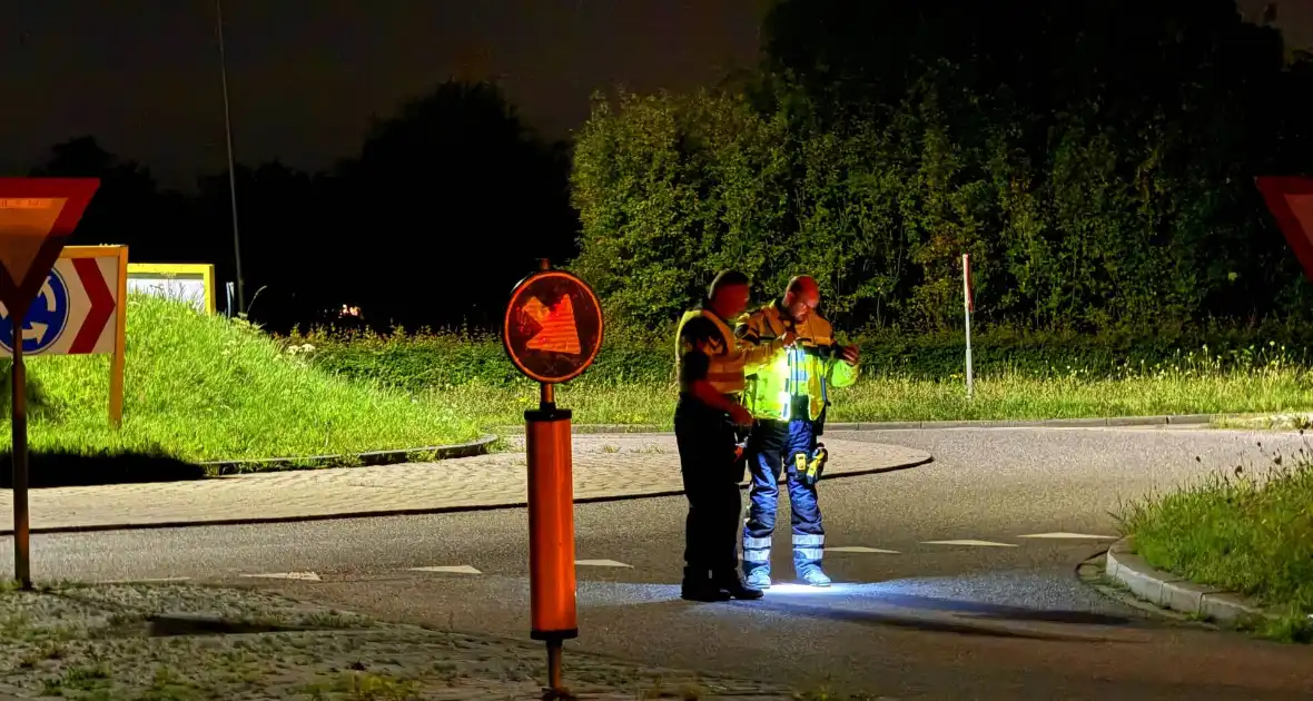 Ravage nadat auto crasht, bestuurder ongedeerd - Foto 4