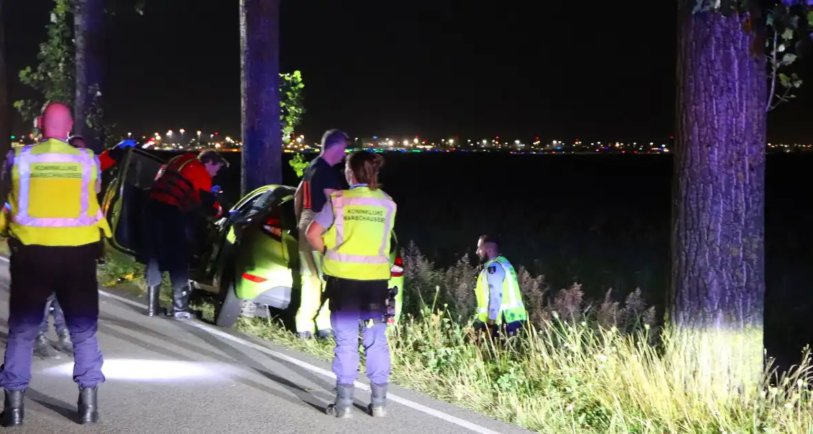 Gecrashte auto aangetroffen bestuurder spoorloos - Foto 1