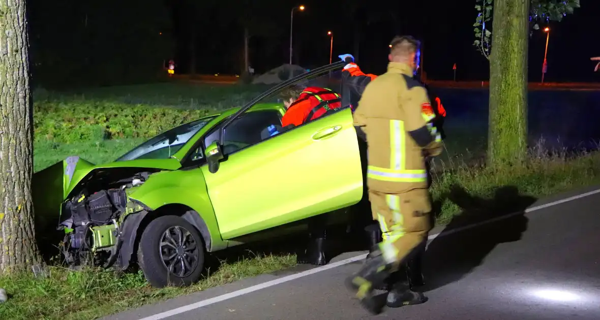 Gecrashte auto aangetroffen bestuurder spoorloos - Foto 2