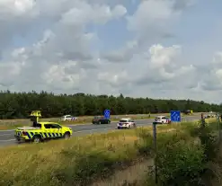 Aanrijding tussen twee voertuigen op snelweg