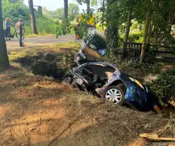 Voertuigen belanden in sloot na aanrijding