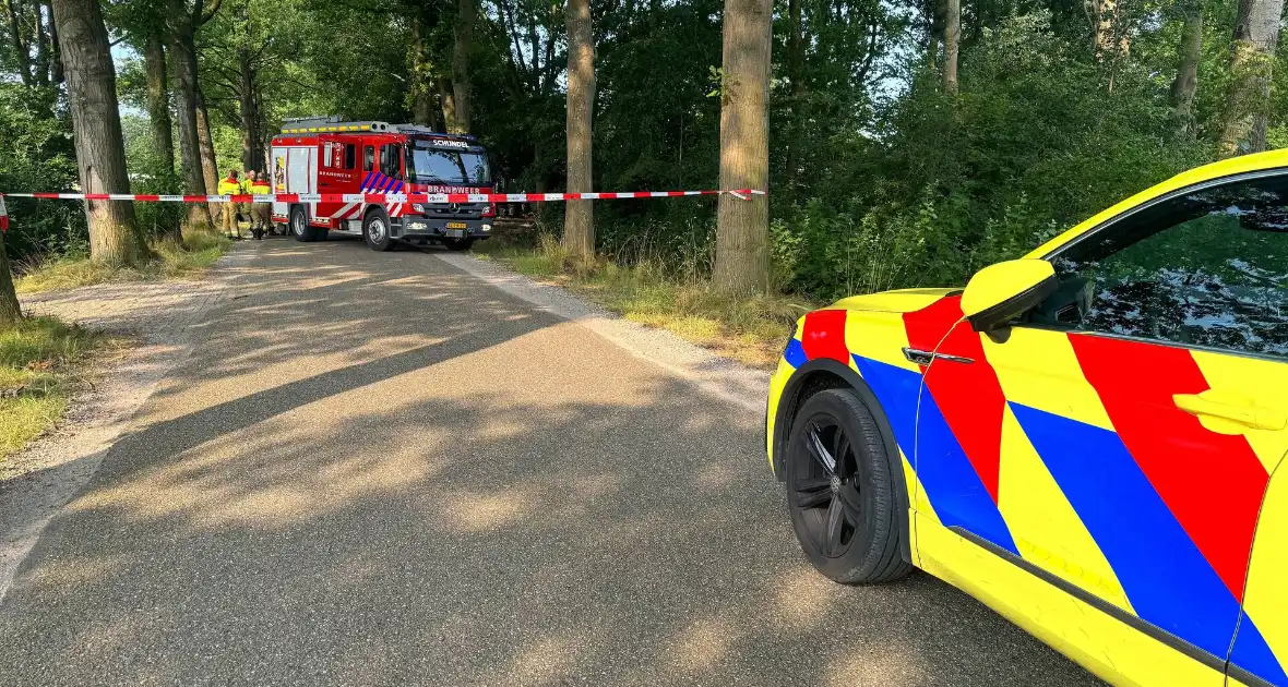 Voertuigen belanden in sloot na aanrijding - Foto 3