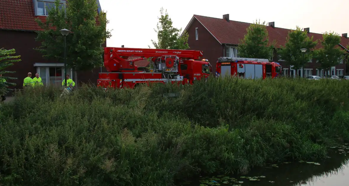 Brandweer assisteert politie en vist zak uit het water - Foto 1