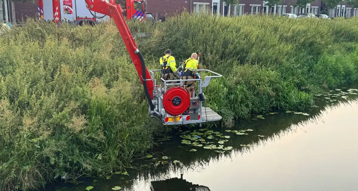 Brandweer assisteert politie en vist zak uit het water - Foto 7