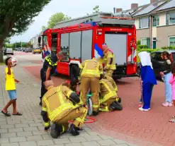 Brandweer bevrijdt vastzittend kind uit fietsspaken