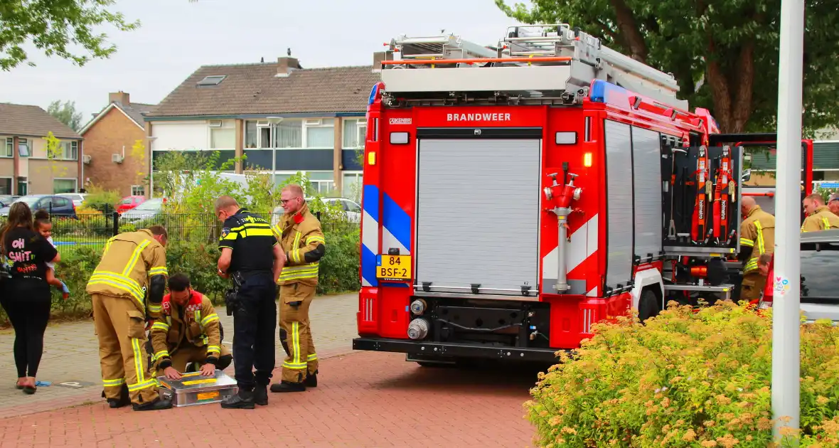Brandweer bevrijdt vastzittend kind uit fietsspaken - Foto 1