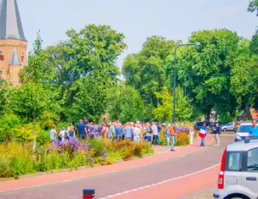 Tientallen mensen doen mee aan demonstratie