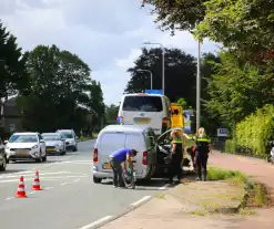 Flinke schade na aanrijding tussen bestelbus en bestelauto