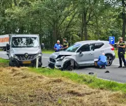 Veel schade na ongeval met drie voertuigen