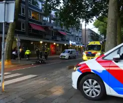 Motorrijder hard ten val na botsing, traumateam ingezet