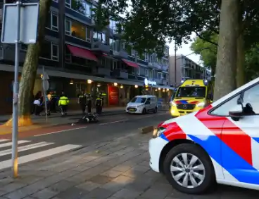 Motorrijder hard ten val na botsing, traumateam ingezet