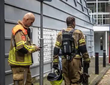 Brandende stoel op balkon veroorzaakt brandweerinzet