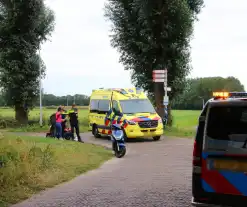 Vrouw gewond na val met scooter