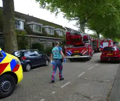 Persoon ademt rook in bij keukenbrand