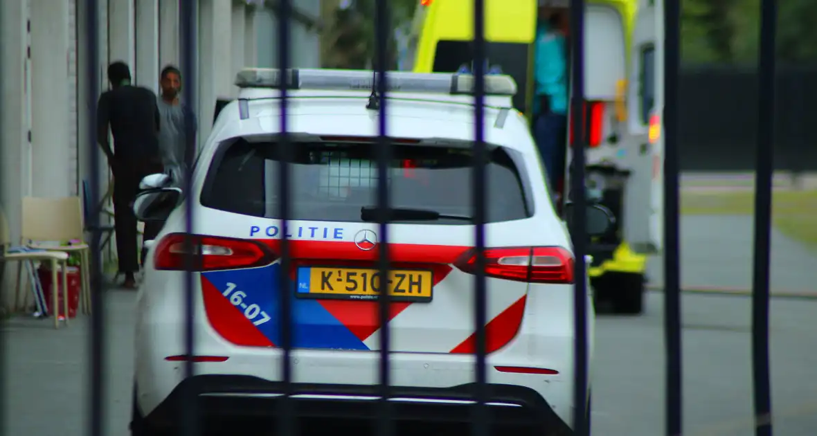 Hulpdiensten ingezet voor geweldsincident bij AZC - Foto 4