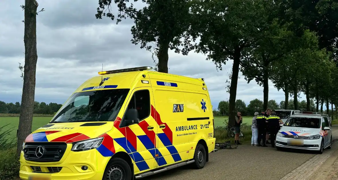 Wielrenner aangereden automobilist rijdt door