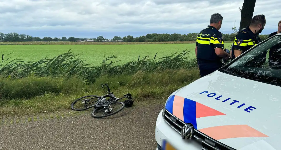 Wielrenner aangereden automobilist rijdt door - Foto 2