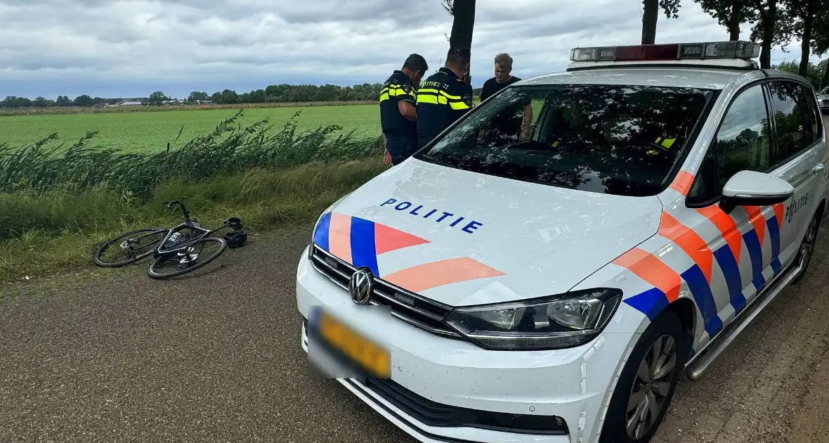 Wielrenner aangereden automobilist rijdt door - Foto 4