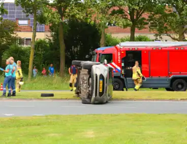 Auto belandt op zijkant bij ongeval