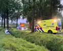 Automobilist vliegt uit de bocht en belandt in greppel