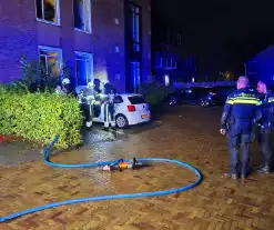 Geparkeerde auto loopt flinke schade op door brand