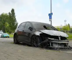 Meerdere voertuigen beschadigd door autobrand