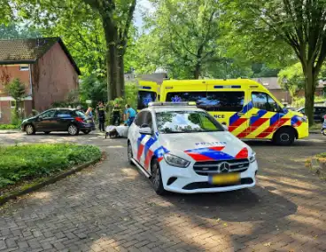 Voetganger aangereden door achteruitrijdende auto