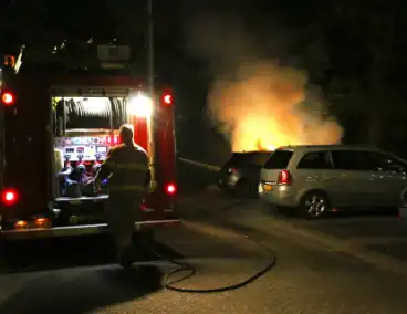 Brand in geparkeerde auto: politie onderzoekt mogelijke brandstichting