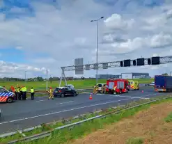 Twee voertuigen botsen op snelweg