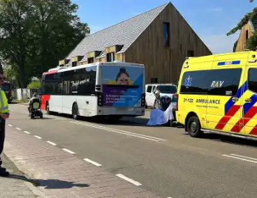 Fietser in botsing met lijnbus