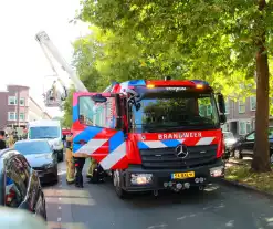 Brandweer heeft grote moeite om woning binnen te komen