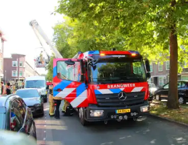 Brandweer heeft grote moeite om woning binnen te komen