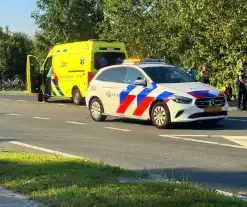 Motorrijder botst achter op personenauto