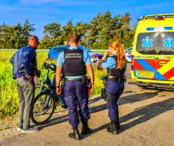 Fietster gewond bij aanrijding, automobilist rijdt door