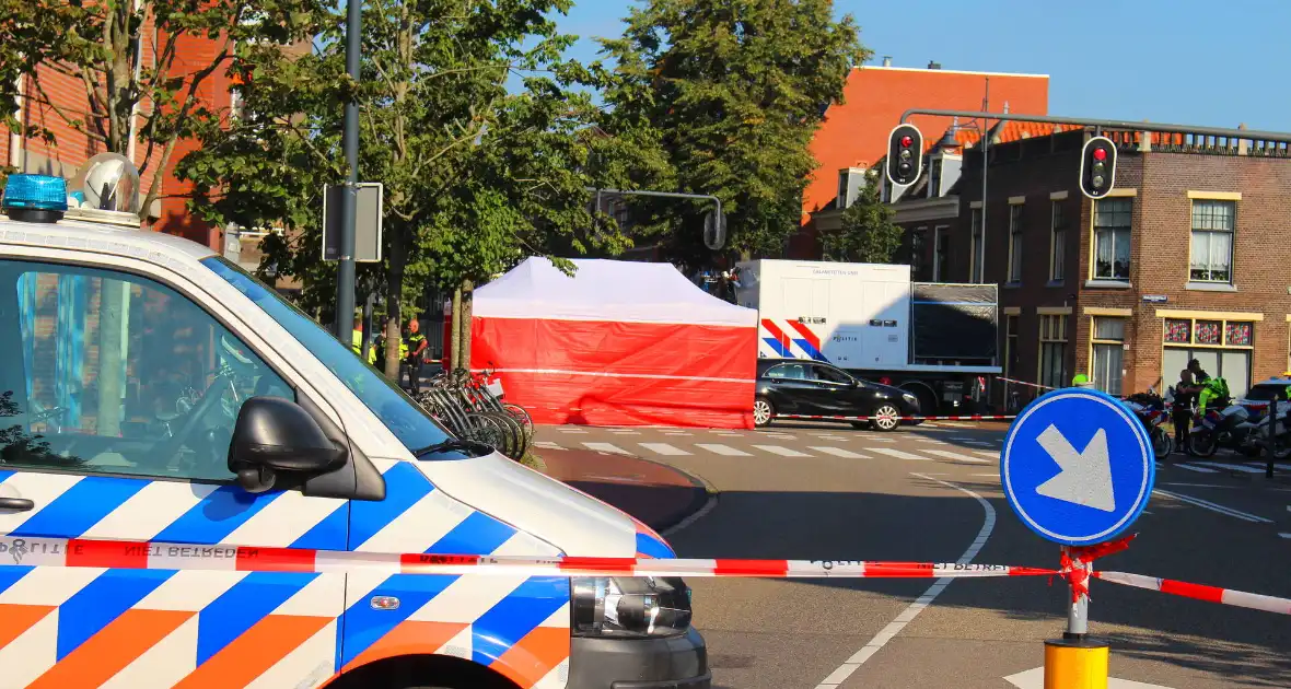 Persoon overleden na aanrijding met vrachtwagen