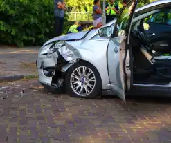 Veel schade na ongeval tussen twee automobilisten