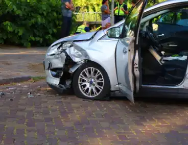 Veel schade na ongeval tussen twee automobilisten