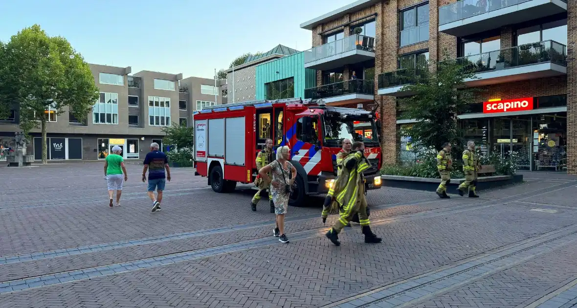 Afvalzak in brand gestoken op bankje - Foto 1