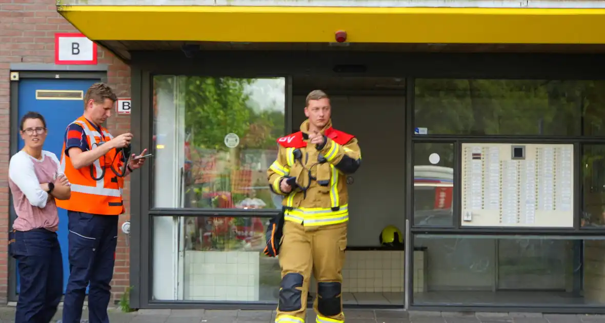 Rookontwikkeling op vijfde verdieping door keukenbrand - Foto 3