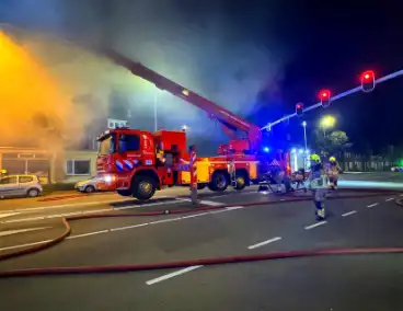 Forse rookontwikkeling bij uitslaande brand bij leegstaand pand