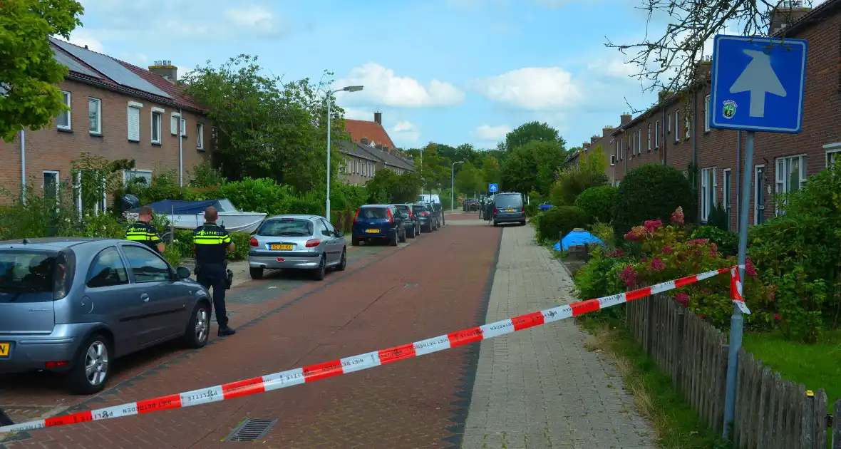 Grote politie-inzet na melding van verward persoon in woning - Foto 1