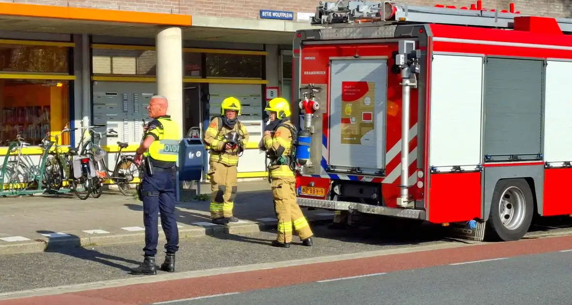 Brandweer ventileert woning na afgaan rookmelder - Foto 2