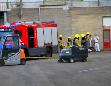 Veegwagen vat vlam in meelfabriek