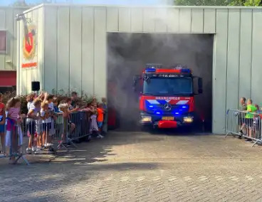 Brandweer neemt gloednieuwe voertuigen in gebruik