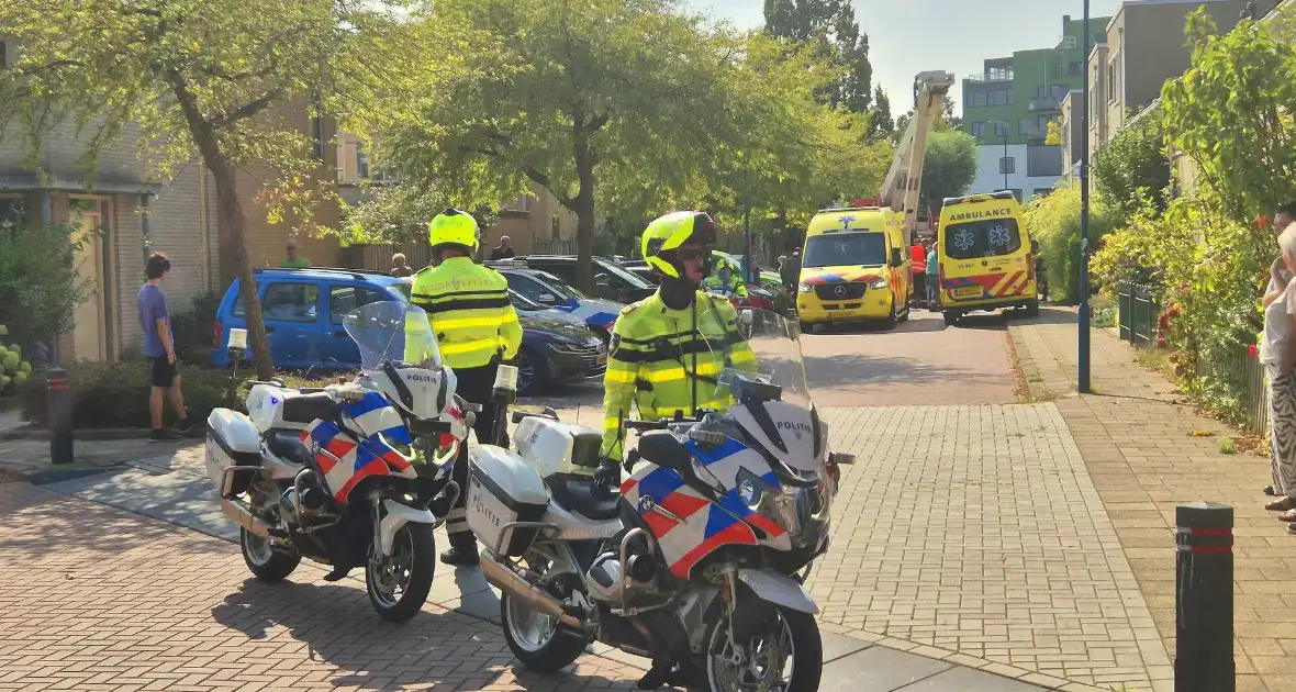Patiënt onder politie en trauma-arts naar ziekenhuis begeleid - Foto 4