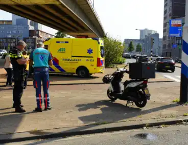 Bezorger gewond bij botsing met bestelbus