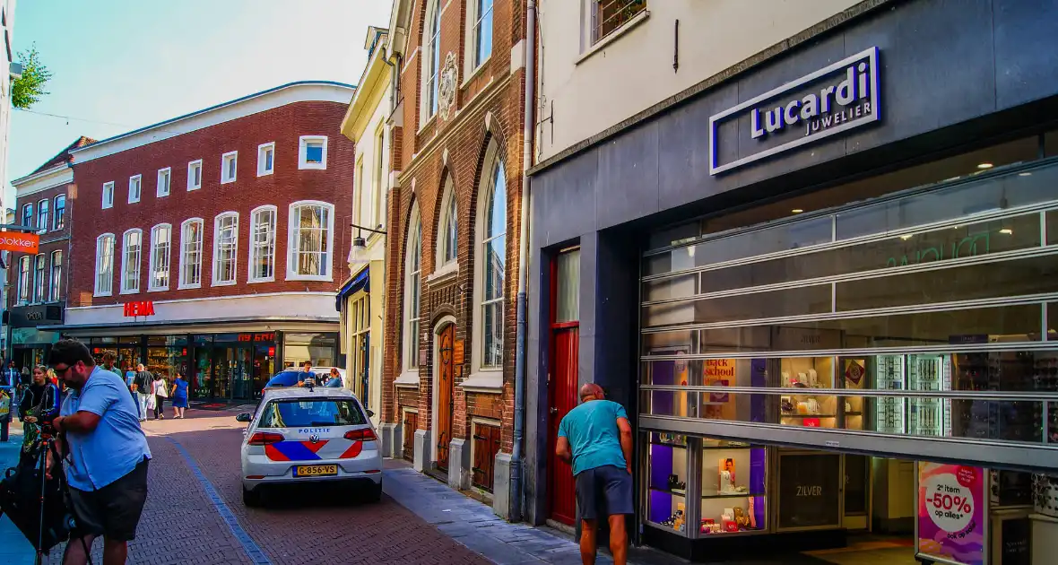 Grote zoekactie naar daders van overval op juwelier
