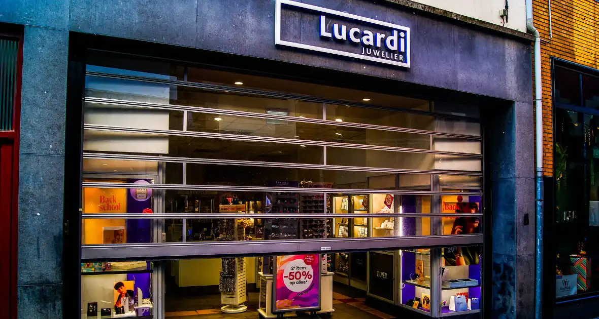 Grote zoekactie naar daders van overval op juwelier - Foto 1